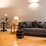 Ebl Luxury Πανσιόν 4*